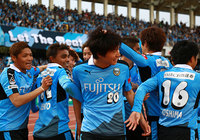 【明治安田Ｊ１ １ｓｔ 第5節 川崎Ｆvs浦和】先制ゴールを祝う川崎Ｆイレブン（12/15）