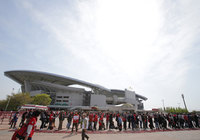 【明治安田Ｊ１ １ｓｔ 第6節 浦和vs横浜FM】埼玉スタジアム２００２へ続々と集まるファン・サポーター（1/12）