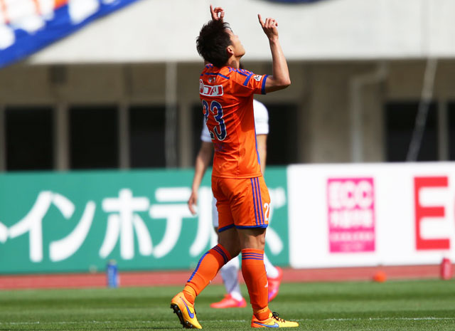 【明治安田Ｊ１ １ｓｔ 第6節 新潟vs神戸】42分にボレーで勝越し点を決めた山本（新潟）（3/5）