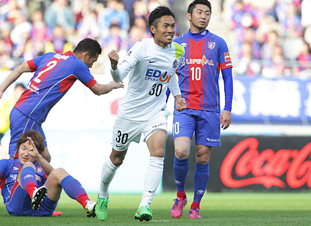 【明治安田Ｊ１ １ｓｔ 第6節 FC東京vs広島】豪快な一撃で試合を振り出しに戻した柴崎（広島）（2/5）