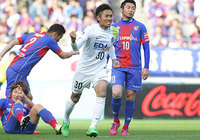 【明治安田Ｊ１ １ｓｔ 第6節 FC東京vs広島】豪快な一撃で試合を振り出しに戻した柴崎（広島）（2/5）