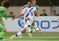 【明治安田Ｊ１ １ｓｔ 第6節 湘南vsＧ大阪】シュートを放つパトリック（Ｇ大阪）（4/5）