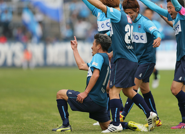 【明治安田Ｊ２ 第8節 横浜FCvs長崎】自らの持つ最年長ゴール記録を更新した三浦（横浜FC）（2/3）