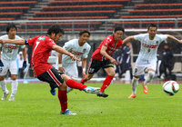 【明治安田Ｊ２ 第8節 金沢vs讃岐】試合終盤に決勝PKを決めた清原（1/3）