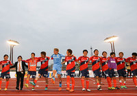 【明治安田Ｊ２ 第8節 愛媛vs千葉】3連勝の喜びをファン・サポーターと分かち合う愛媛の選手たち（3/3）