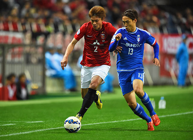 【ＡＣＬ２０１５ GS MD5 浦和vs水原三星】ライン際の攻防を繰り広げる加賀（浦和）とソ ジョンジン（水原三星）（4/10）