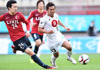  【明治安田Ｊ１ １ｓｔ 第7節 鹿島vs神戸】ゴール前のこぼれ球を押し込み、先制点を決めた小川（神戸）（1/5）