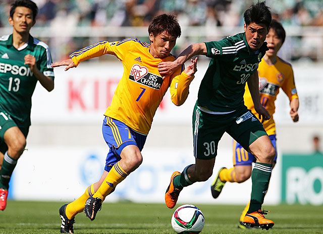 【明治安田Ｊ１ １ｓｔ 第7節 松本vs仙台】果敢なドリブル突破でゴールに迫る奥埜（仙台）（2/5）