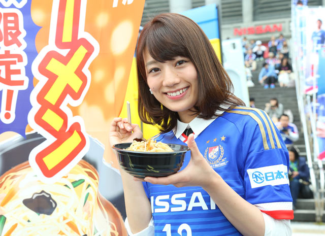 【明治安田Ｊ１ １ｓｔ 第7節 横浜FMvs湘南】Ｊリーグ女子マネ佐藤 美希さんが日産スタジアムに来場！（3/11）