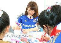 【明治安田Ｊ１ １ｓｔ 第7節 横浜FMvs湘南】Ｊリーグ女子マネ佐藤 美希さんが日産スタジアムに来場！（5/11）