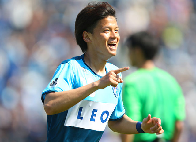 【明治安田Ｊ２ 第9節 横浜FCvs徳島】交代出場で同点ゴールを決め、起用に応えた小野瀬（横浜FC）（3/3）