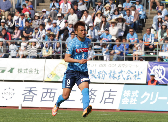 【明治安田Ｊ２ 第9節 讃岐vsＣ大阪】今季初ゴールで一矢を報いた我那覇（讃岐）（3/3）