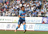 【明治安田Ｊ２ 第9節 讃岐vsＣ大阪】今季初ゴールで一矢を報いた我那覇（讃岐）（3/3）