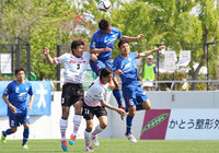 【明治安田Ｊ３ 第8節 盛岡vs町田】打点の高いヘディングで空中戦を制す深津（町田）（2/2）