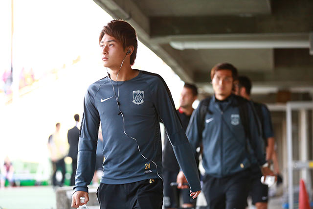 【明治安田Ｊ１ １ｓｔ 第8節 甲府vs浦和】会場入りする浦和のドリブラー・関根（6/14）