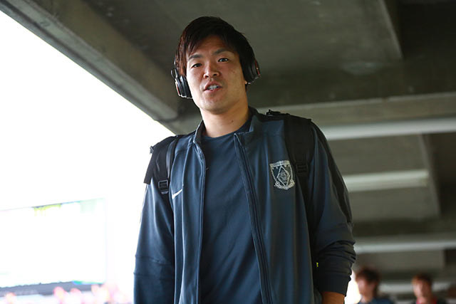 【明治安田Ｊ１ １ｓｔ 第8節 甲府vs浦和】会場入りする浦和の守護神・西川（7/14）