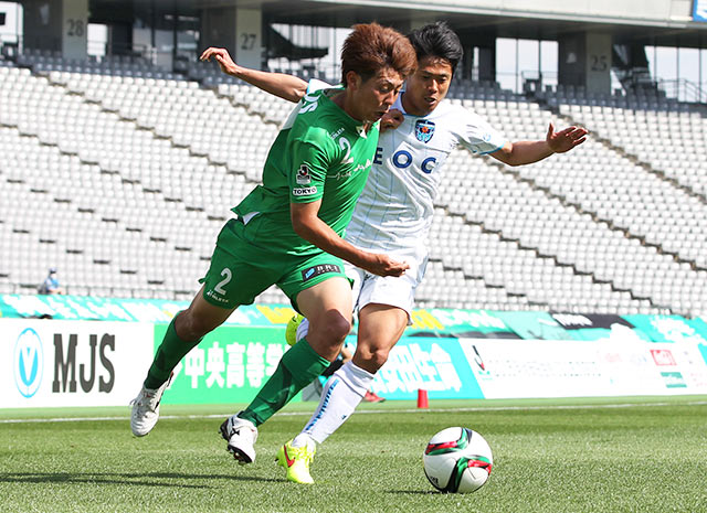 【明治安田Ｊ２ 第10節 東京Ｖvs横浜FC】果敢なオーバーラップを仕掛ける安西（東京Ｖ）（2/3）