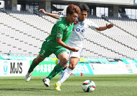 【明治安田Ｊ２ 第10節 東京Ｖvs横浜FC】果敢なオーバーラップを仕掛ける安西（東京Ｖ）（2/3）