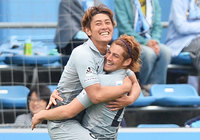 【明治安田Ｊ２ 第10節 磐田vs福岡】首位を下す貴重な決勝点を決めた酒井（福岡 右）（1/3）