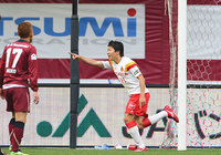 【明治安田Ｊ１ １ｓｔ 第8節 神戸vs名古屋】こぼれ球に反応し決勝ゴールを決めた永井（名古屋）（3/5）