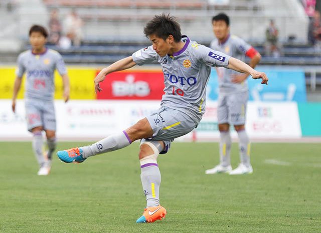 【明治安田Ｊ２ 第10節 愛媛vs北九州】FKを直接蹴り込み、同点ゴールを挙げた川島（北九州）（3/3）