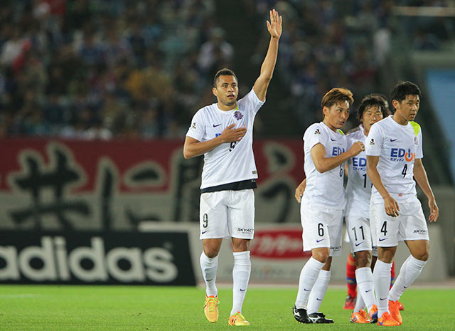 【明治安田Ｊ１ １ｓｔ 第8節 横浜FMvs広島】27分に同点弾をゴール左隅へ決めたドウグラス（広島）（2/5）