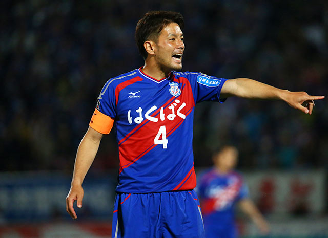 【明治安田Ｊ１ １ｓｔ 第8節 甲府vs浦和】チームメイトに指示を送る山本（10/14）