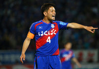 【明治安田Ｊ１ １ｓｔ 第8節 甲府vs浦和】チームメイトに指示を送る山本（10/14）