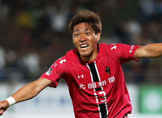 【明治安田Ｊ２ 第10節 金沢vs札幌】ヘディングで同点ゴールを決めた水永（札幌）（2/3）