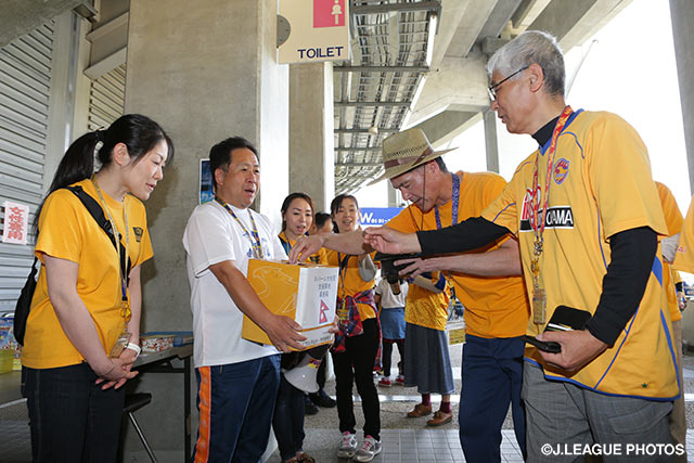 【明治安田Ｊ１ １ｓｔ 第8節 仙台vs鹿島】ネパール地震の復興支援活動として募金活動を実施 (1/2)