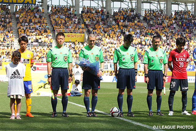 【明治安田Ｊ１ １ｓｔ 第8節 仙台vs鹿島】ネパール地震の犠牲者を悼み、黙祷を実施　(1/4)