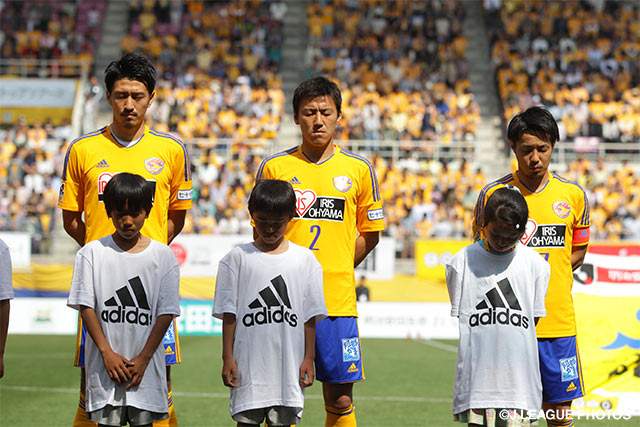 【明治安田Ｊ１ １ｓｔ 第8節 仙台vs鹿島】ネパール地震の犠牲者を悼み、黙祷を実施　(3/4)