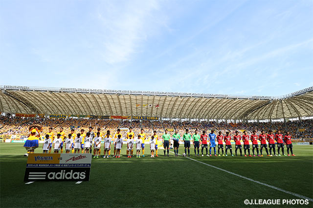 【明治安田Ｊ１ １ｓｔ 第8節 仙台vs鹿島】ネパール地震の犠牲者を悼み、黙祷を実施　(4/4)