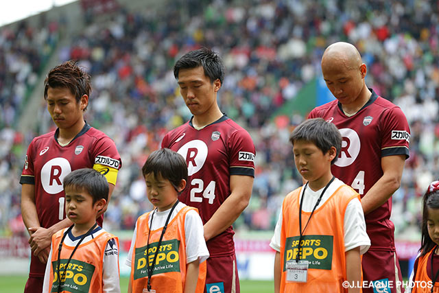 【明治安田Ｊ１ １ｓｔ 第8節 神戸vs名古屋】ネパール地震の犠牲者を悼み、黙祷を実施　(3/3)