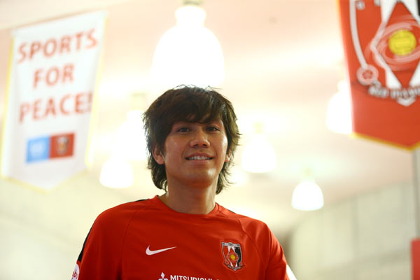 【明治安田Ｊ１ １ｓｔ 第9節 浦和vsＧ大阪】試合に向かう柏木陽介（浦和）（7/16）