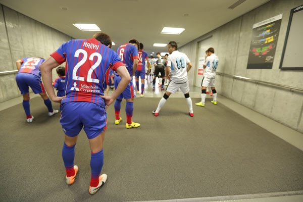 【明治安田Ｊ１ １ｓｔ 第9節 FC東京vs川崎Ｆ】ピッチ入場前の両チーム選手（8/15）