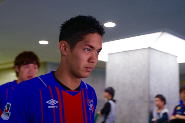 【明治安田Ｊ１ １ｓｔ 第9節 FC東京vs川崎Ｆ】入場前の武藤嘉紀（FC東京）（10/15）