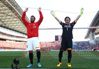 【明治安田Ｊ１ １ｓｔ 第9節 浦和vsＧ大阪】攻守のヒーロー、ズラタン（左）と西川（右）（16/16）