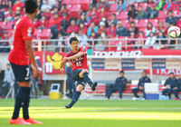 【明治安田Ｊ１ １ｓｔ 第9節 鹿島vs甲府】小笠原（鹿島）がFKから放った鋭い一撃は惜しくも得点ならず（4/5）