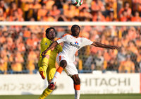 【明治安田Ｊ１ １ｓｔ 第9節 柏vs清水】厳しいマークを受けるピーター ウタカ（清水）（3/5）