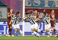 【明治安田Ｊ１ １ｓｔ 第9節 鳥栖vs神戸】得意のヘッドでネットを揺らした豊田（鳥栖）（1/5）