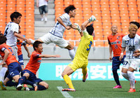 【明治安田Ｊ３ 第9節 長野vs富山】6分にCKから頭で先制点を決めた中西（富山）（1/2）