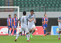 【明治安田Ｊ２ 第11節 長崎vs岡山】90分に値千金の同点ヘッドを決めた岩政（岡山）（3/3）