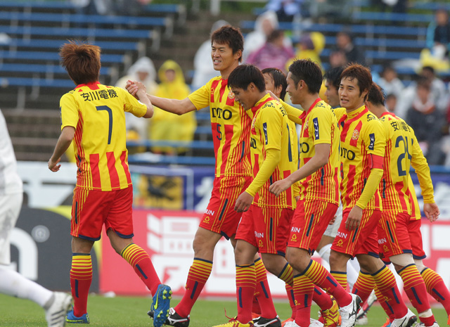 【明治安田Ｊ２ 第11節 北九州vs岐阜】今季4点目のゴールを決めた小松（北九州）（2/3）