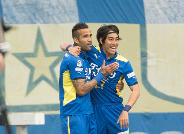 【明治安田Ｊ２ 第11節 大分vs徳島】失点後、直ぐさま同点ゴールを決めたエヴァンドロ（大分）（3/3）