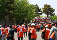 【明治安田Ｊ１ １ｓｔ 第10節 新潟vs山形】ホームのデンカビッグスワンスタジアムに続々と集まる新潟ファン・サポーター（1/17）