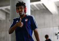 【明治安田Ｊ１ １ｓｔ 第10節 新潟vs山形】笑顔で会場入りするコルテース（新潟）（4/17）