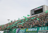【明治安田Ｊ１ １ｓｔ 第10節 松本vs甲府】ホームゲームで熱い応援を始めた松本のファン・サポーター（7/17）