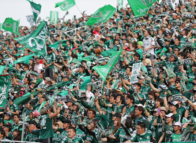 【明治安田Ｊ１ １ｓｔ 第10節 松本vs甲府】松本平広域公園総合球技場に集まった多くのファン・サポーター（15/17）