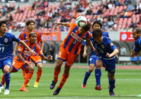 【明治安田Ｊ１ １ｓｔ 第10節 新潟vs山形】ヘディングでゴールを狙った大井（新潟）（15/17）